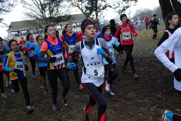 Margot Guepratte et Sarah Truin dans la course. Merci à l'Athlé Saint-Julien 74 pour la phot