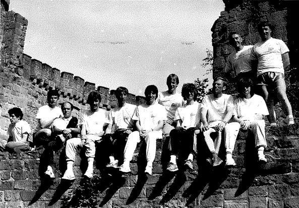 de gauche à droite : Pierre Vulliez, Sébastien Péray, Dario Matos, Gilles Boucansaud, Pascal Crouvizier, Christine Crouvizier, Dominique Bouteiller, Béatrice Boucansaud, Gérald Michaud, Sylvie Busca, Jacky Schoeffler et Armand Favre-Rochex